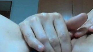 Maman coquine en webcam aime montrer ses chaussures