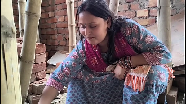 Women labour fuck with labour contractor for earning extra money