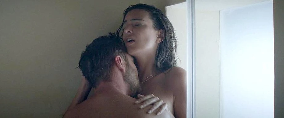 Emily Ratajkowski naked and sexy scenes